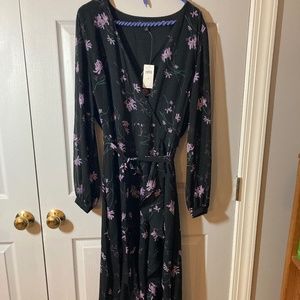 Never Worn Lovely Feminine Long Sleeved Banana Republic Dress w/ Tag